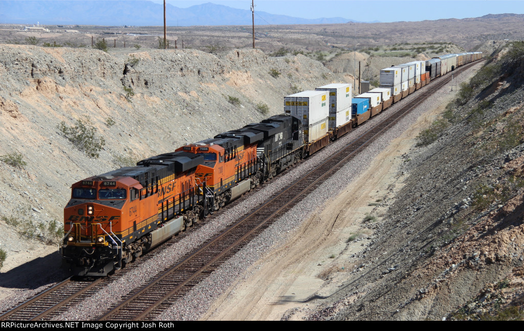 BNSF 6744, BNSF 7008 & NS 7504